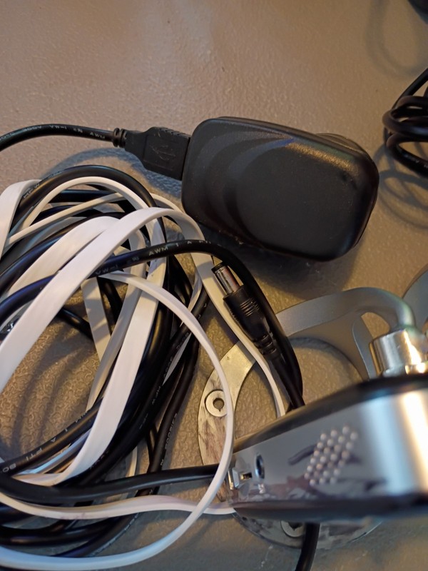 LOREX LNC204 WIRELESS HD NETWORK CAMERA - Lot Of 2 gallery