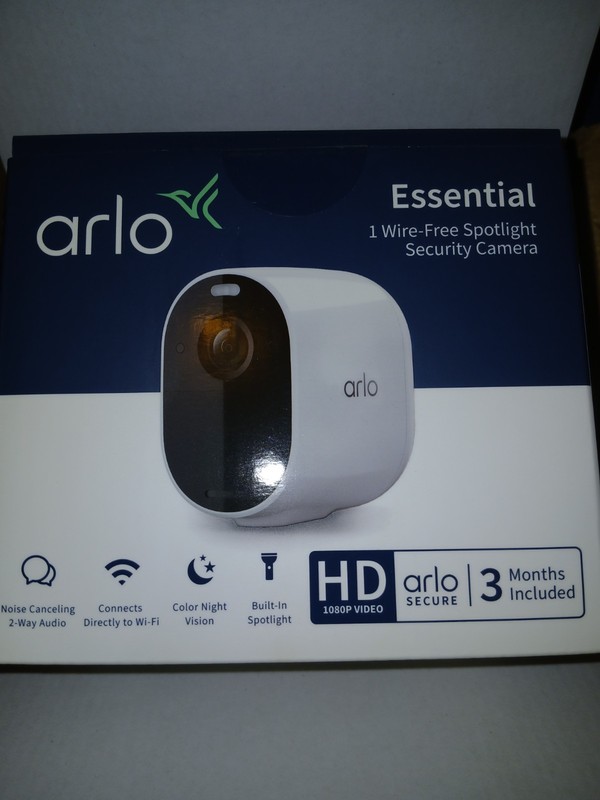 Arlo Essential Wire-Free Spotlight 1080p Wi-Fi Color Night Vision 1/3 Cameras gallery