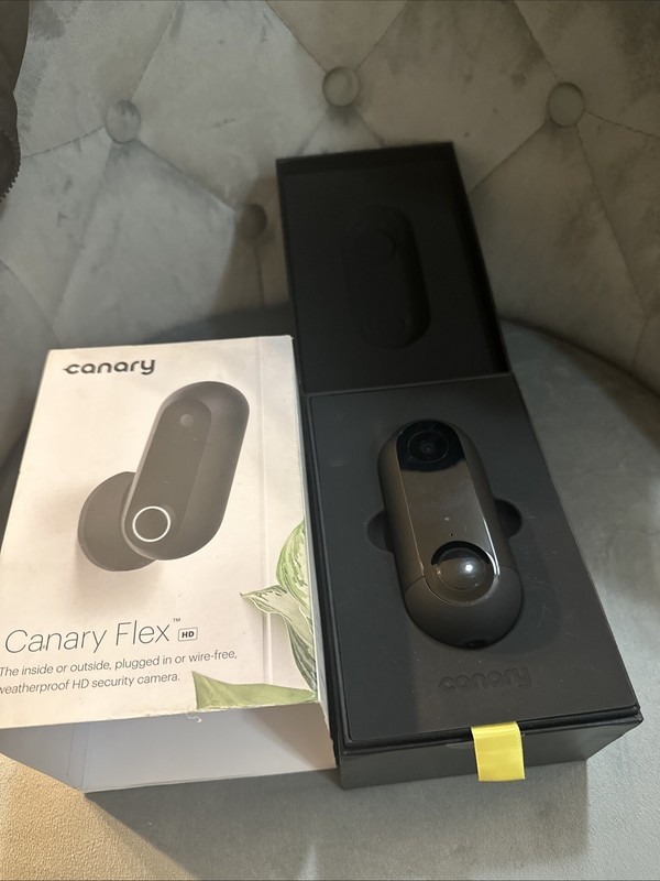 Canary Flex HD Security Camera Indoor/Outdoor Original Black In Box gallery