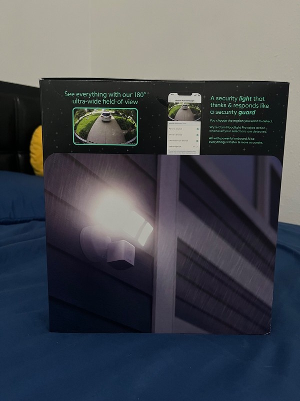 Wyze Cam Floodlight Pro + Wyze Cam (White) gallery