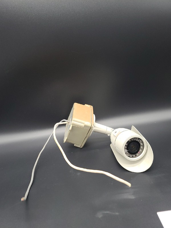 VITEK 960H DAY/NIGHT INFRARED 700 TV LINE BULLET CAMERA W/100' RANGE + POWER BOX gallery