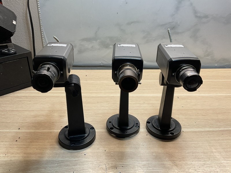 Samsung SCB-2000N Color Digital Camera/Lot Of 3 / W Stands/PREOWNED/ JUA1612