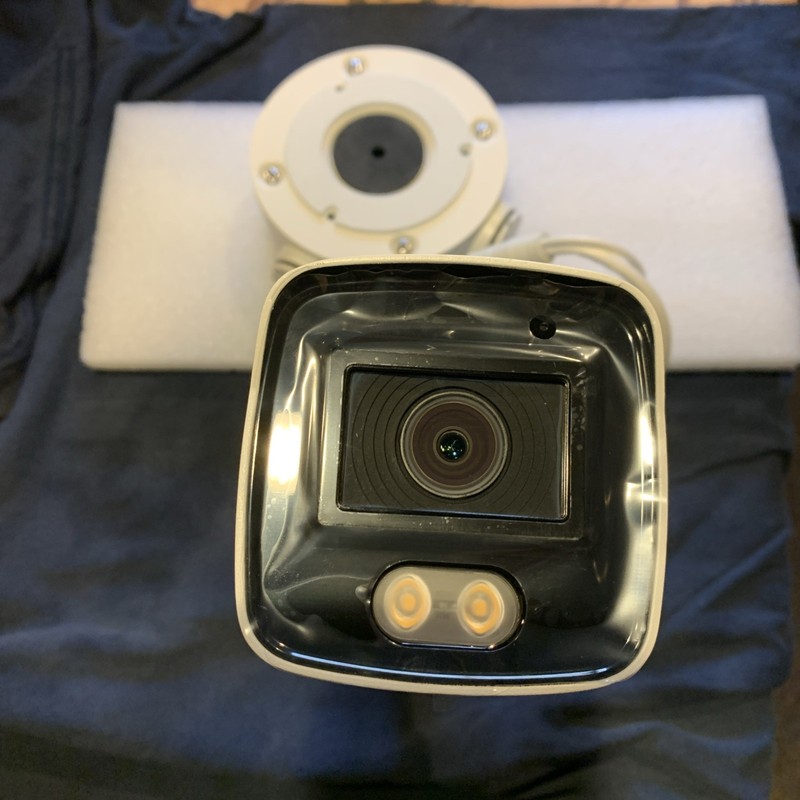 LTS camera CMIP8C42W – 28MDA with mounting box LTB801 gallery