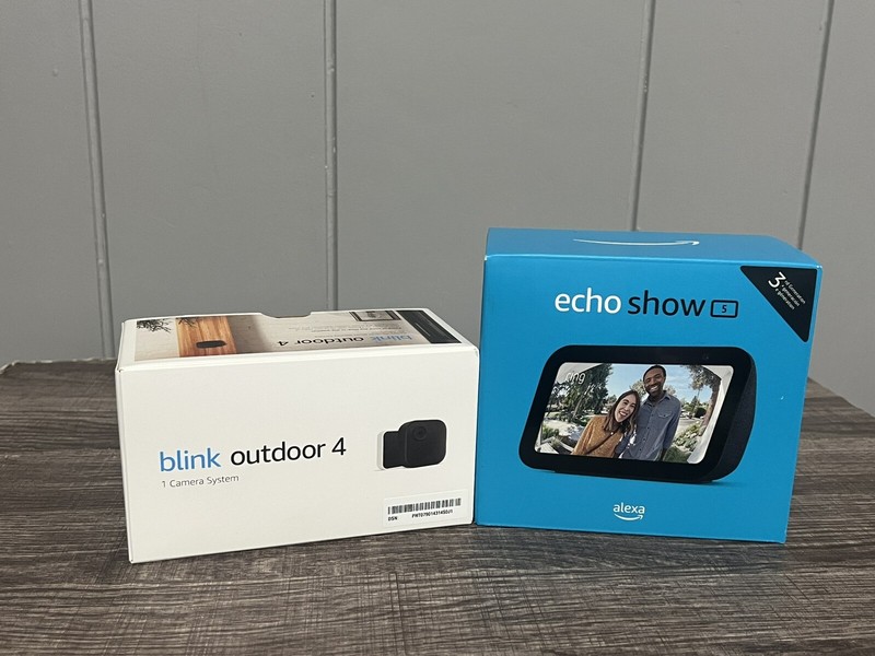 Blink Outdoor 4th Gen One Camera System Echo Show 5 Bundle New