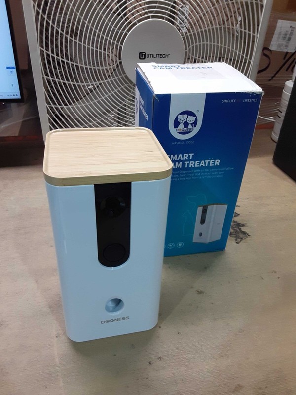 Dogness Smart HD Wifi Camera Treat Dispenser - White gallery
