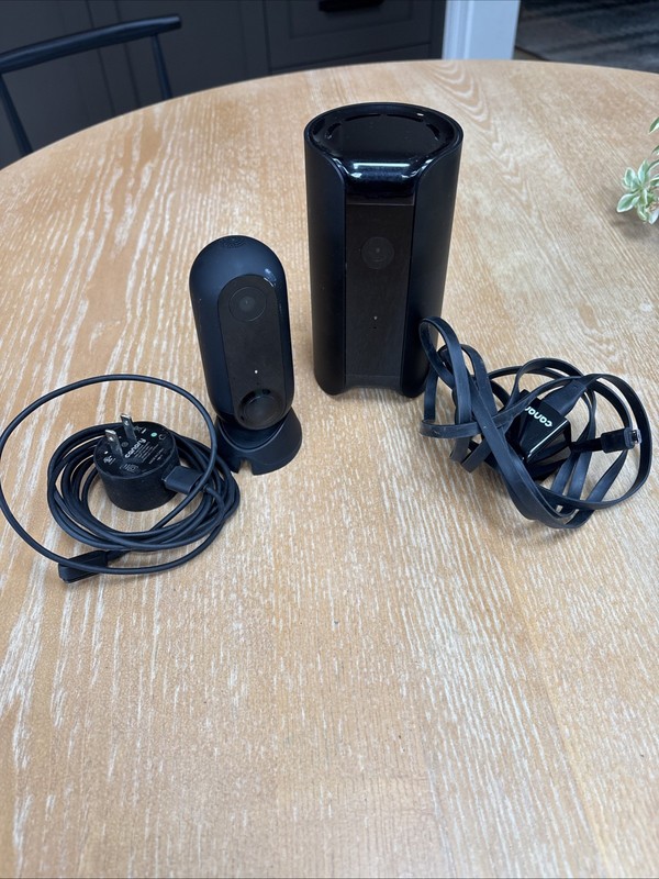 Canary Camera Indoor/Outdoor Bundle With Chargers Black – Working