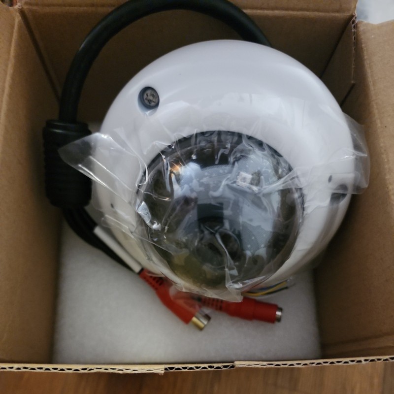 3xLOGIC VX-5M28-MD-IAW IP Camera. ATTENTION-missing mounting screws and wrench.