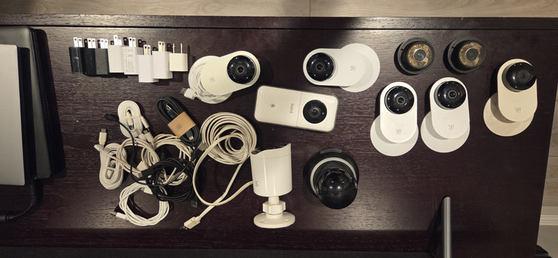 Yi Home Camera Lot. Kami. Lot of Cameras 1080p And Doorbell