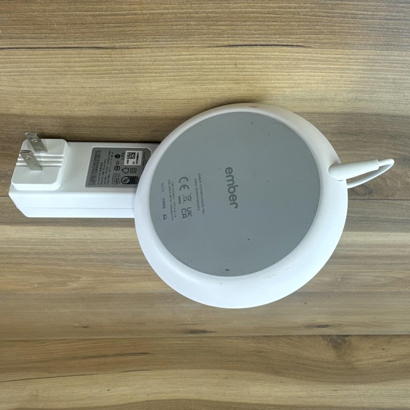 Noorio Indoor Security Camera White Wireless with Ember Travel Charging Coaster gallery