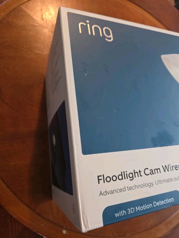 Ring Floodlight Cam Wired Pro White - Read gallery