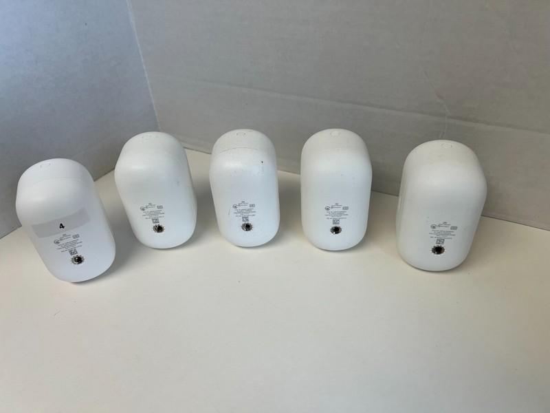 5 Arlo Essential (2nd Generation) 2K VMC3050 Cameras gallery