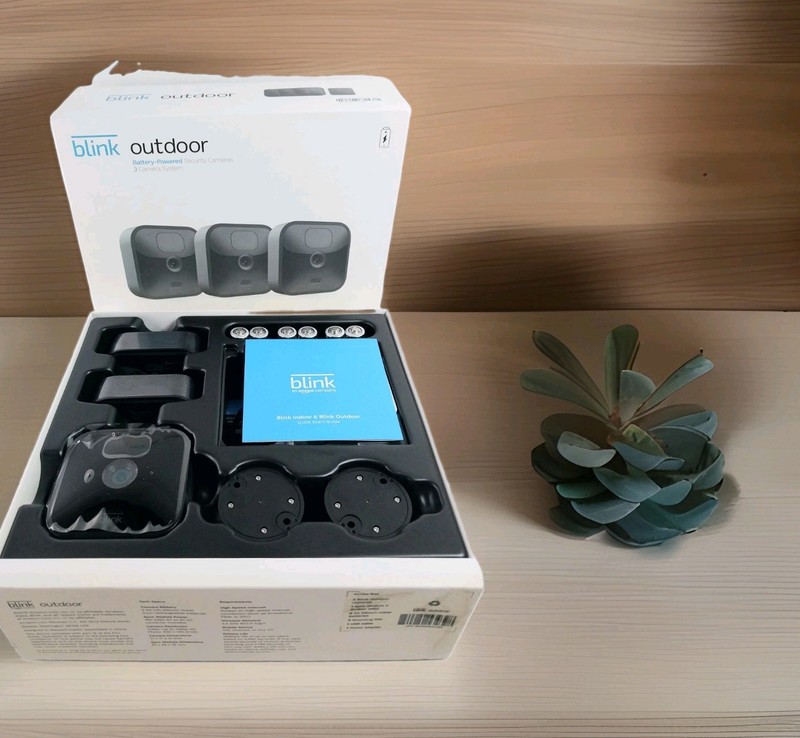 BLINK☆ Outdoor Security Camera System~ 3 Camera Kit 3rd Generation New/Open Box