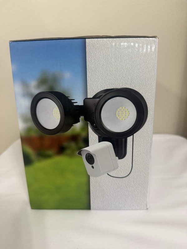 Wasserstein 3-in-1 Floodlight & Charger, Outdoor Case for Wyze Cam - White gallery