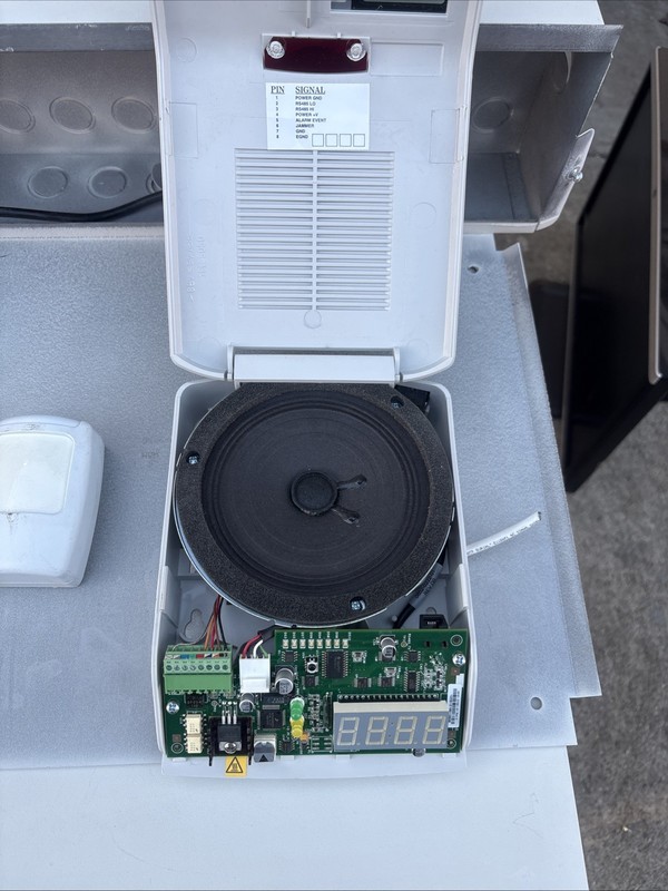 Sensormatic AMS-9040 Controller with ZP-1060-G Digital Remote Alarm gallery