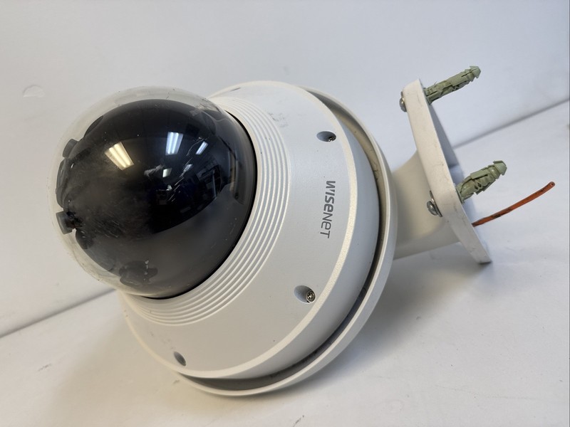 Hanwha Wisenet PNM-9022V/KUS Used 8.3mp Outdoor / Indoor Dome Camera with Mount!