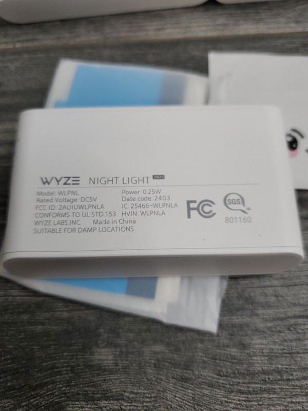 (BRAND-NEW) WYZE NIGHT LIGHT 3 PACK gallery