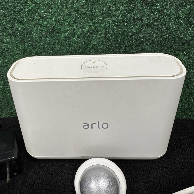Arlo Base VMB4000 w/ 4 VMC4030 Cameras & 4 Batteries - As Is For Parts gallery