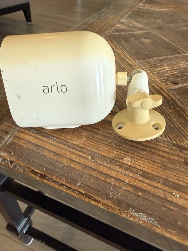 Arlo pro 3 1080p Wi-Fi Wireless IP Camera Indoor/Outdoor Weatherproof White