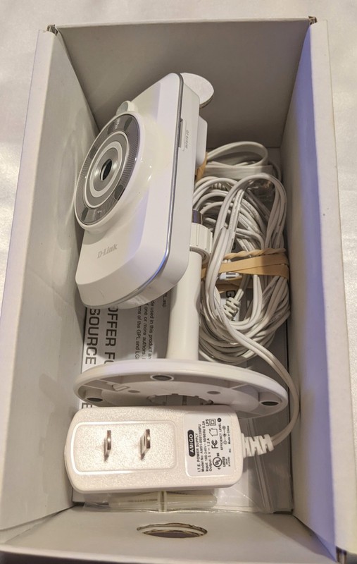 D-Link DCS-942L Enhanced Wireless Day/Night Home Network Camera Remote View IOB gallery