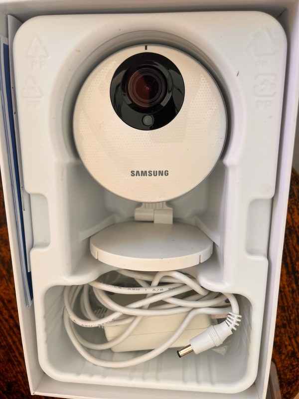 Samsung SmartCam HD Pro 1080p HD WiFi Security Camera P6410BN gallery