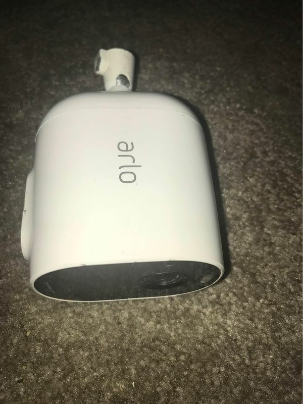 Arlo Essential Spotlight Wireless Camera (1080p, color, night vision, siren) USA