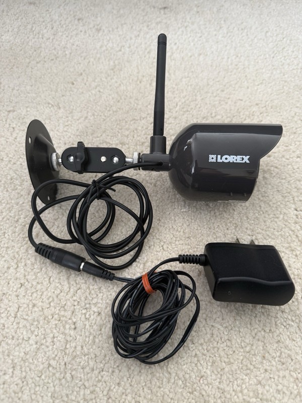 LOREX LW2110 Wireless Security Bullet Camera w/ Night Vision