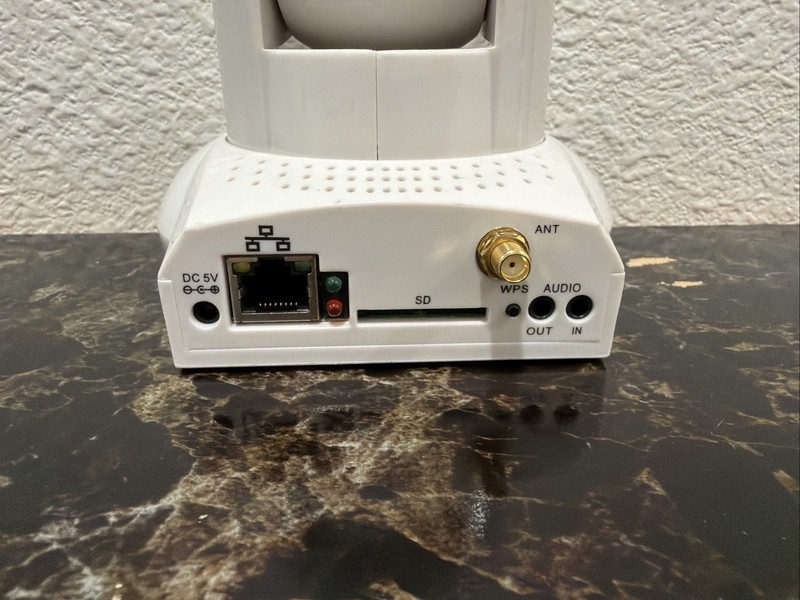 FOSCAM FI9821PR 720P HD RESOLUTION WIRELESS IP SECURITY CAMERA R28 gallery