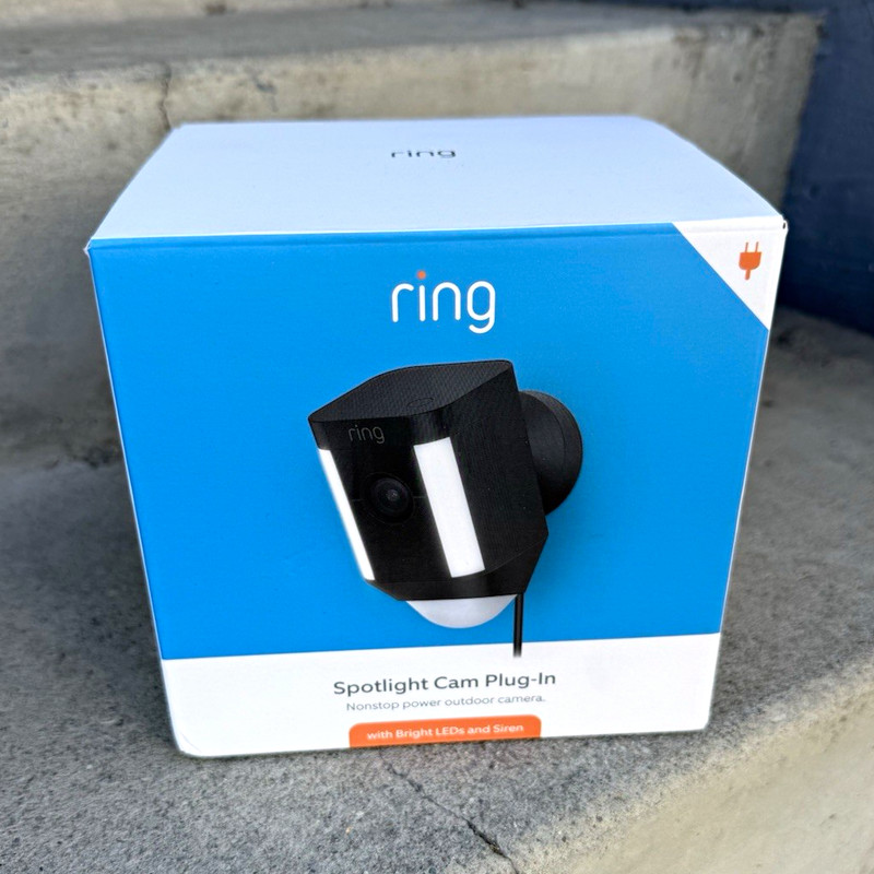 Ring Spotlight Cam Plug-In Wi-Fi 1080p Outdoor Spotlight Siren Black