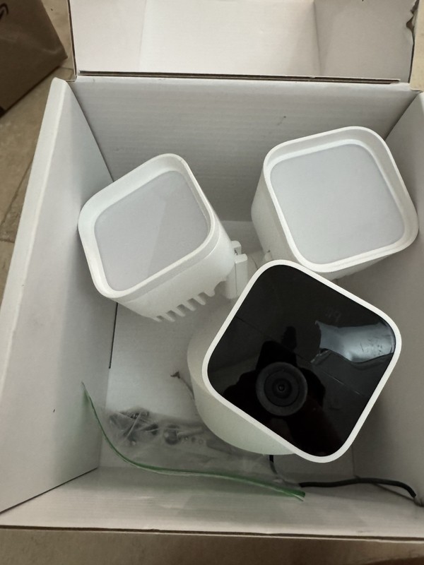 Blink Wired Floodlight Smart Security Camera – White – Open box