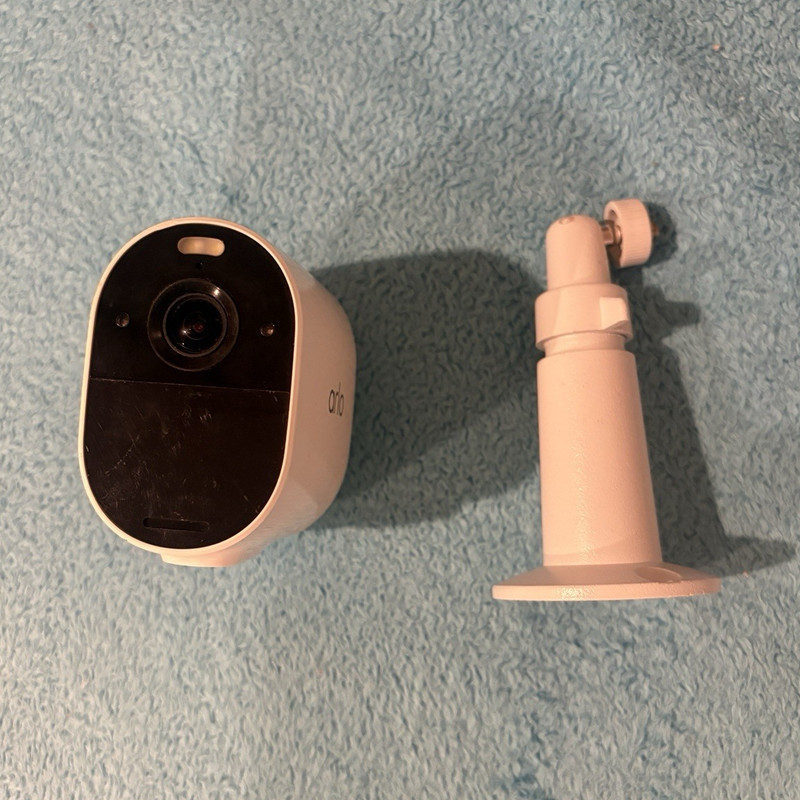 Arlo Essential 1080p Wi-Fi IP Camera White Indoor/Outdoor Pro3