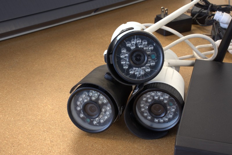 XVIM H.264 Network DVR and 8 Cameras *Tested* gallery