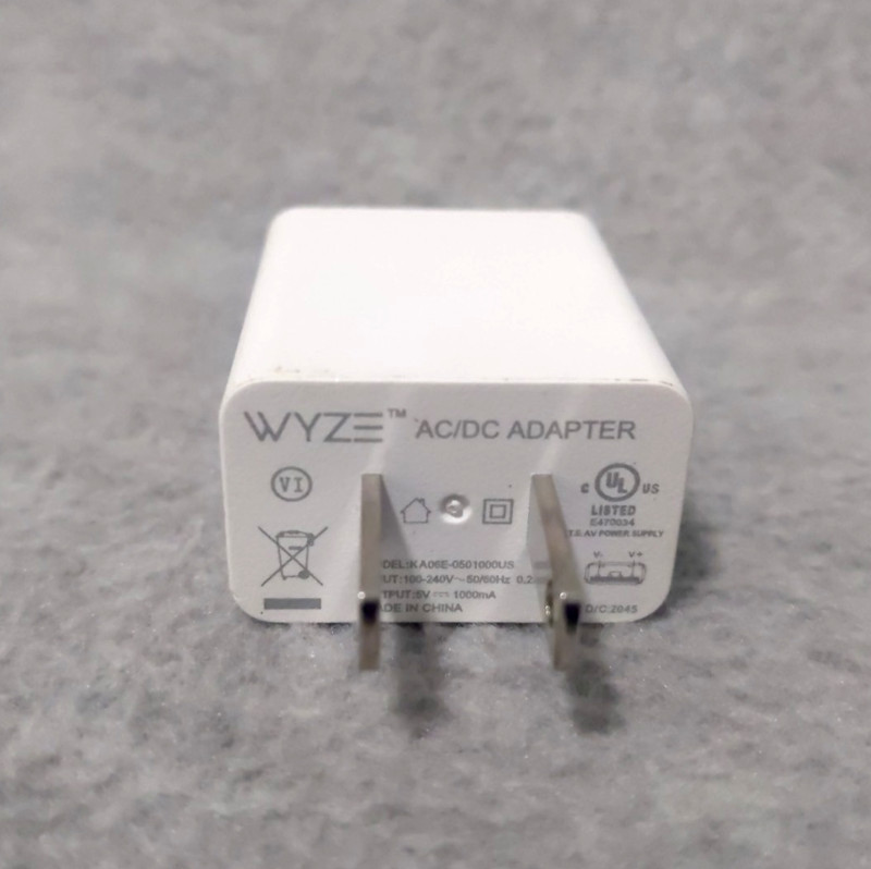 Wyze 6ft Extension Cable for Wyze Cameras w Charger Block & Clips Indoor/Outdoor gallery