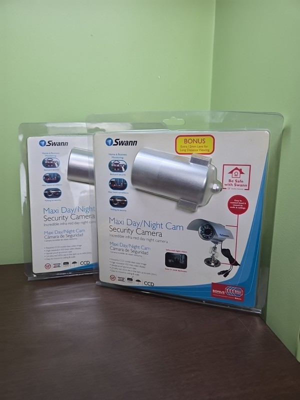 Lot Of 2 swann maxi day / night cam
